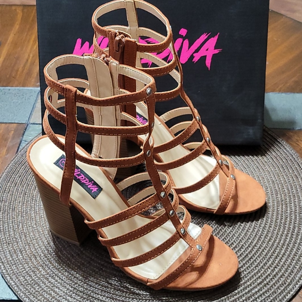 Women's WILDDIVA Chunky Heel Gladiator Sandals Sz7